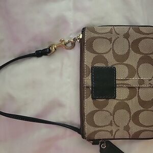 Coach Vintage Signature C Logo Zippered Wristlet Brown/Black $20